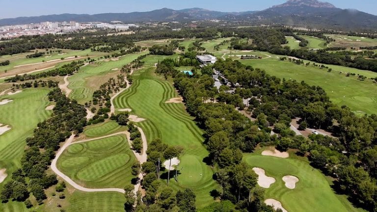 Greg Norman signs the renovation of Real Club de Golf El Prat Yellow Course under a new Sustainability Plan.