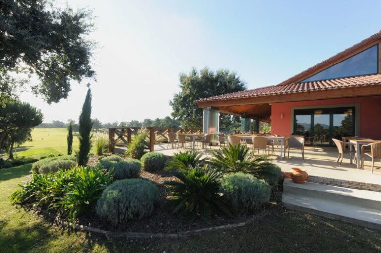 Quinta Do Peru clubhouse