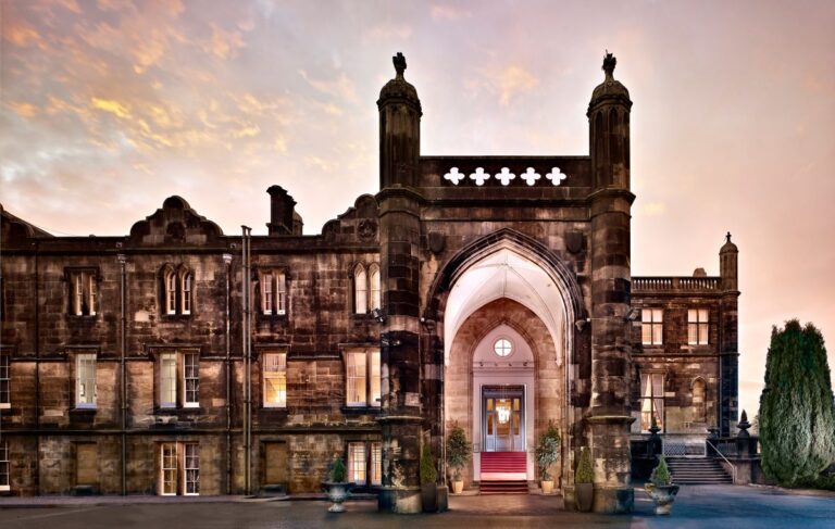 Mar Hall Front of hotel